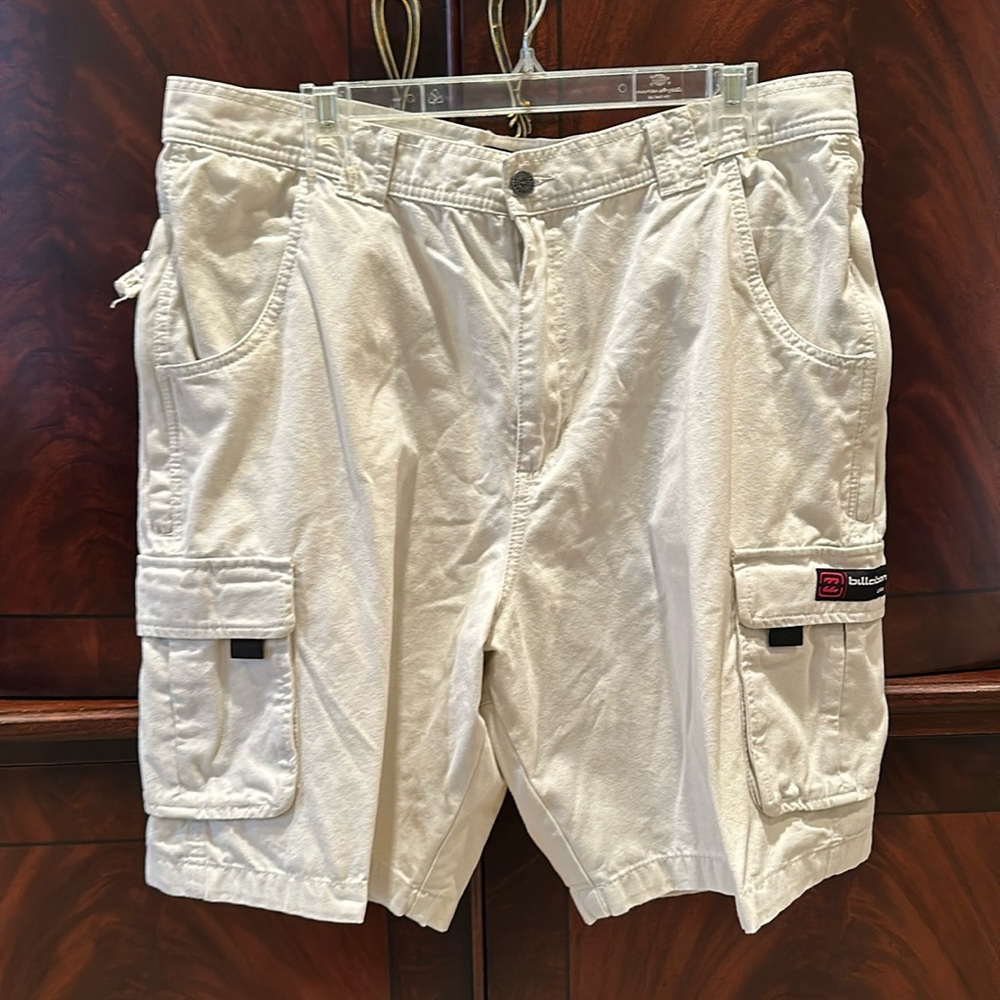 Men’s Billabong cargo shorts. Size 38